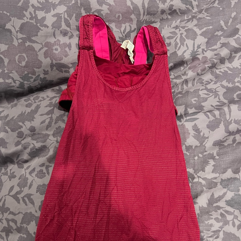 Lululemon tank with built in bra size 6 pink/red